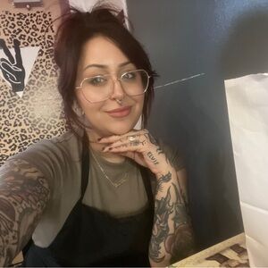 Meet your Posher, Dayna